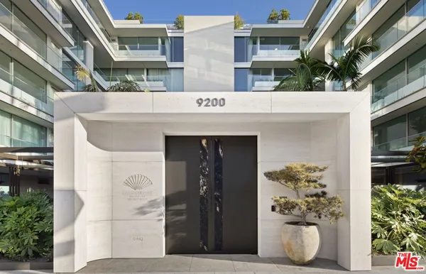 a view of a garage