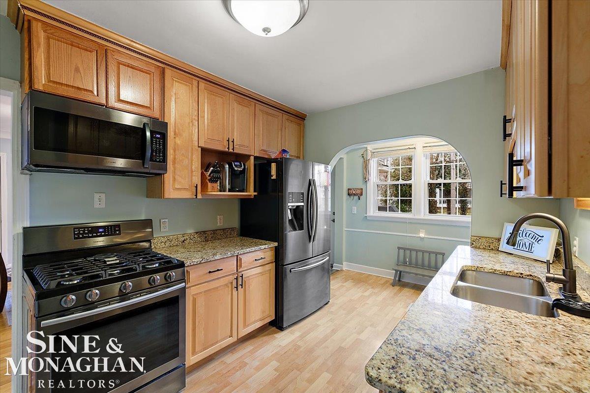 2207 Hawthorne Road Grosse Pointe Woods, MI 48236 - Photo 19 of 42