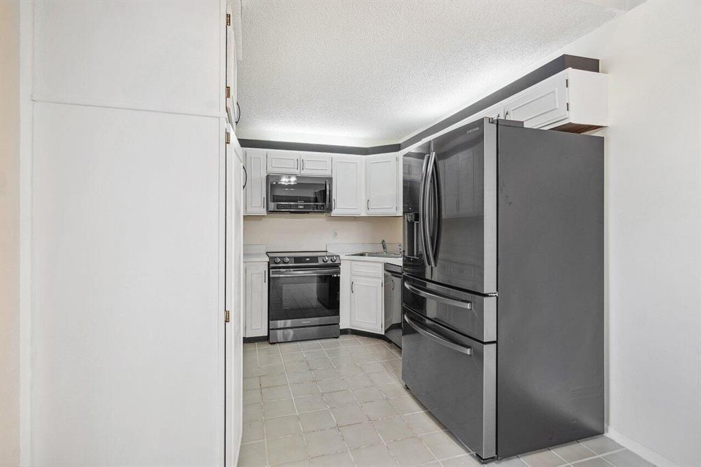 13770 Oneida Drive Delray Beach, FL 33446 - Photo 3 of 39