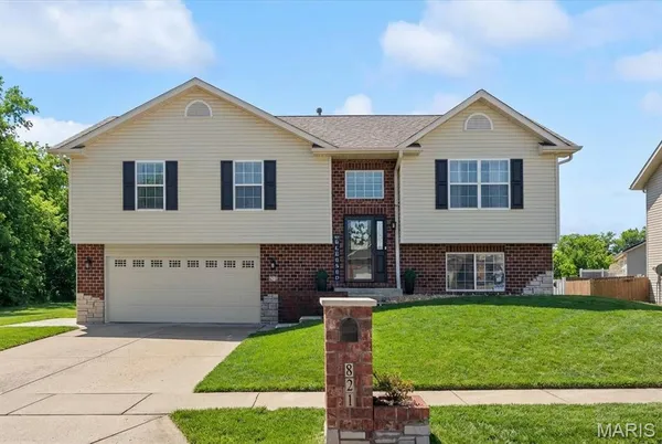 $329,900 | 821 Chesapeake Jct Lane, O'Fallon, IL 62269