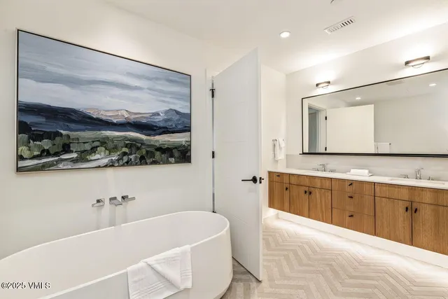 $2,195,000 | 38460 Highway 6, Unit 310, Avon, CO 81620