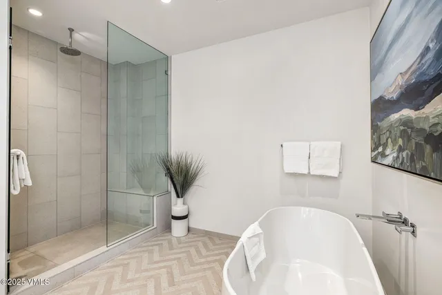 $2,195,000 | 38460 Highway 6, Unit 310, Avon, CO 81620