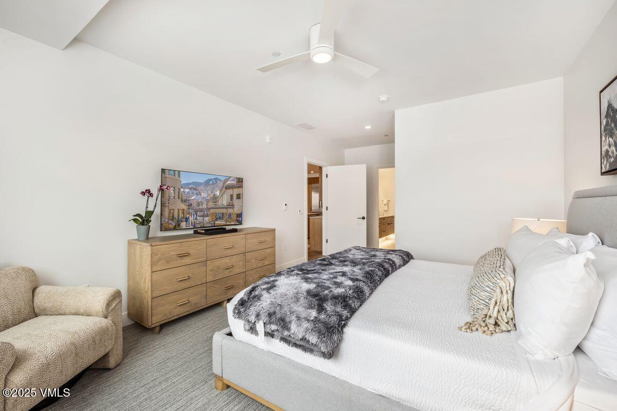 38460 Highway 6, Unit 310 Avon, CO 81620 - Photo 10 of 32 a spacious bedroom with a bed and furniture