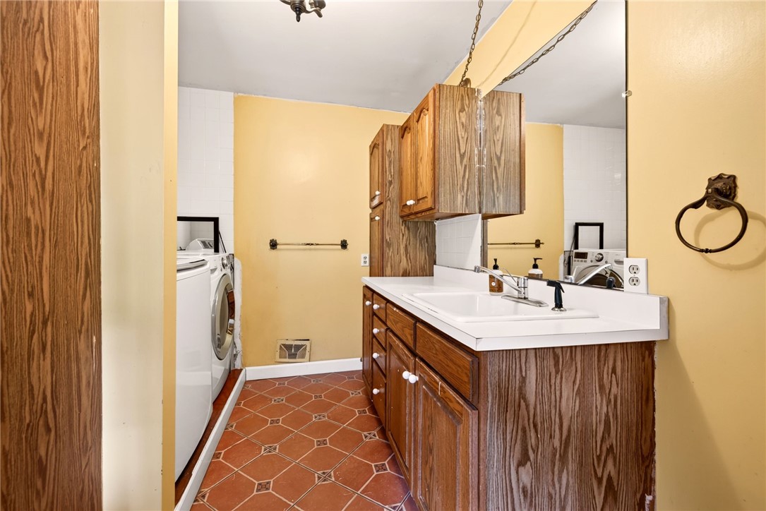 1355 Middle Road Henrietta, NY 14543 - Photo 13 of 42 Gallery Image 13