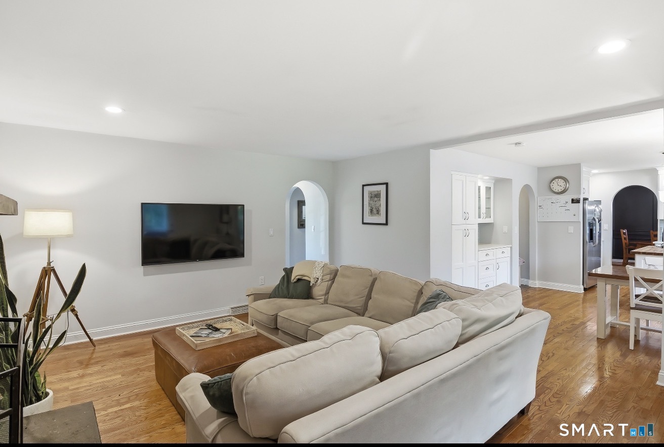 941 Nut Plains Road Guilford, CT 06437 - Photo 8 of 40