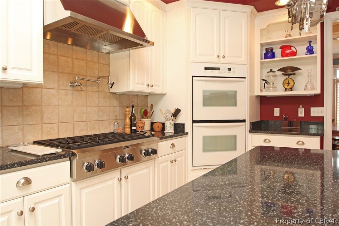 258 Old Point Road White Stone, VA 22578 - Photo 29 of 50 6-Burner gas surface top with double ovens....great layout to cook!