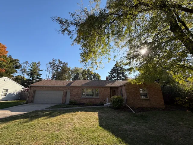 a view of a back yard of the house