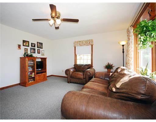 9 Cornerbrook Circle, Unit 9 Windham, ME 04062 - Photo 8 of 20 Living Room.