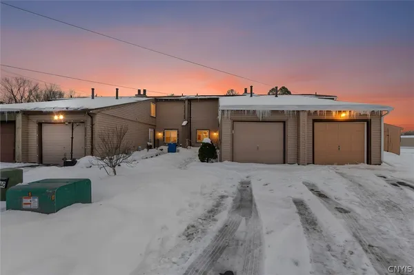 $1,800 | 3754 Helios Court, Clay, NY 13027