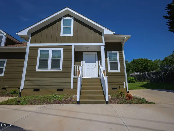$2,390 | 255 Erwin Road, Unit A, Chapel Hill, NC 27514