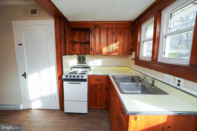 $1,595 | 101 Taylor Avenue, Hurlock, MD 21643