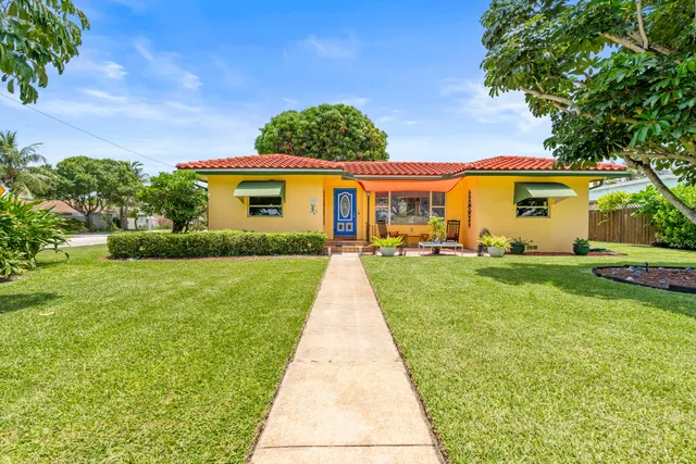 $749,000 | 1802 Lake Osborne Drive, Lake Worth Beach, FL 33461