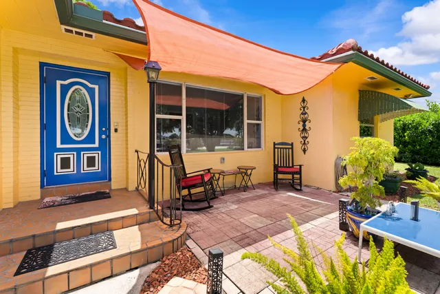 $749,000 | 1802 Lake Osborne Drive, Lake Worth Beach, FL 33461