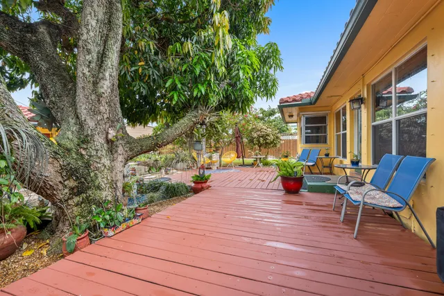 $749,000 | 1802 Lake Osborne Drive, Lake Worth Beach, FL 33461