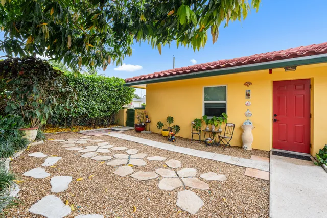 $749,000 | 1802 Lake Osborne Drive, Lake Worth Beach, FL 33461