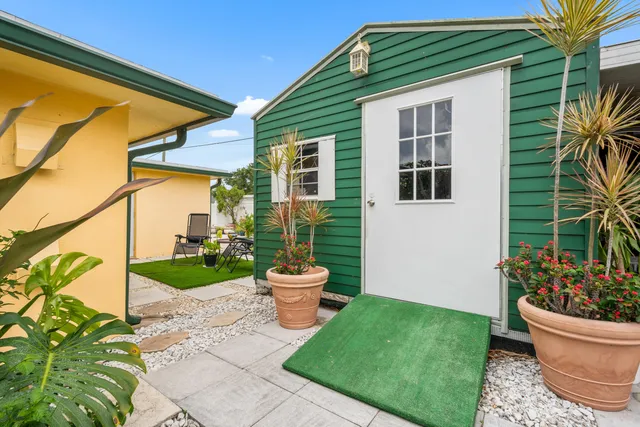 $749,000 | 1802 Lake Osborne Drive, Lake Worth Beach, FL 33461