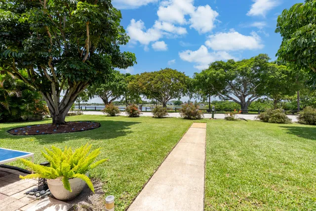 $749,000 | 1802 Lake Osborne Drive, Lake Worth Beach, FL 33461