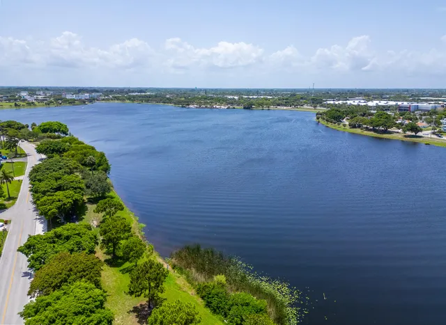 $749,000 | 1802 Lake Osborne Drive, Lake Worth Beach, FL 33461