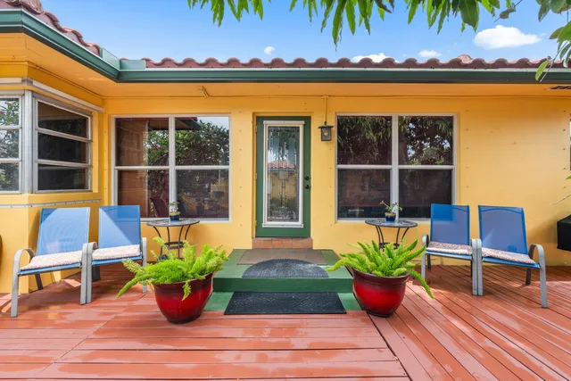 $749,000 | 1802 Lake Osborne Drive, Lake Worth Beach, FL 33461