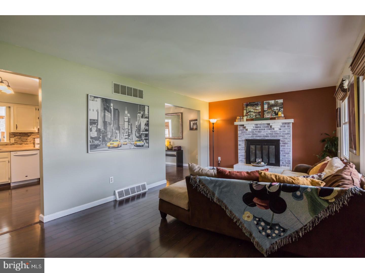 396 Doerrmann Drive Mickleton, NJ 08056 - Photo 6 of 24 Living Room