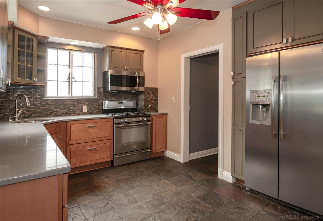 1311 Bishop Road Grosse Pointe, MI 48230 - Photo 17 of 40 31393205-16.JPG