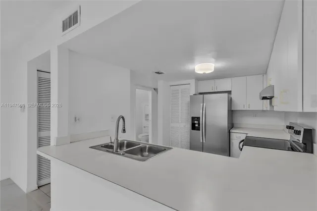 $2,950 | 9193 Fontainebleau Boulevard, Unit 209, Miami, FL 33172