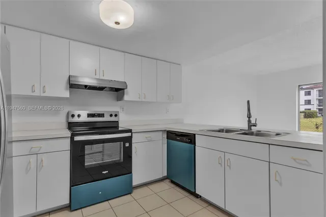 $2,950 | 9193 Fontainebleau Boulevard, Unit 209, Miami, FL 33172