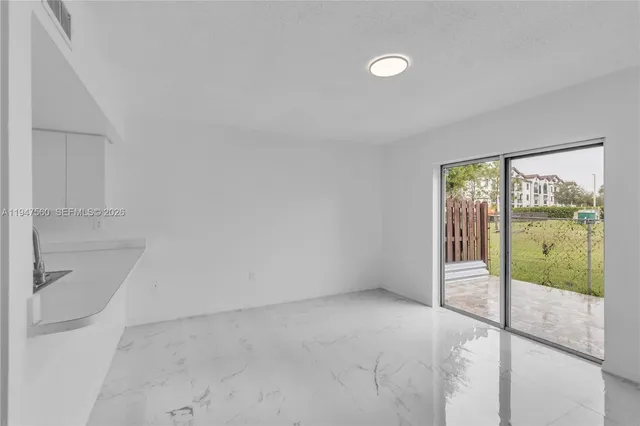 $2,950 | 9193 Fontainebleau Boulevard, Unit 209, Miami, FL 33172