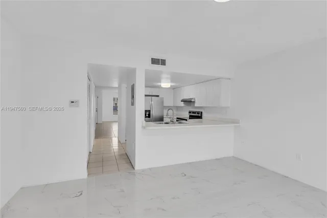 $2,950 | 9193 Fontainebleau Boulevard, Unit 209, Miami, FL 33172