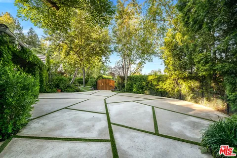 $4,995,000 | 19012 Dorlon Drive, Tarzana, CA 91356