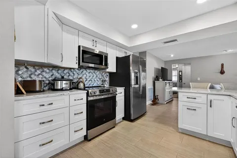 $975,000 | 3927 48th Avenue South, St. Petersburg, FL 33711