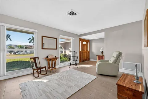 $975,000 | 3927 48th Avenue South, St. Petersburg, FL 33711