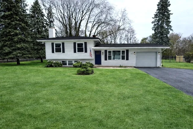 $399,000 | 4818 Strong Road, Crystal Lake, IL 60014