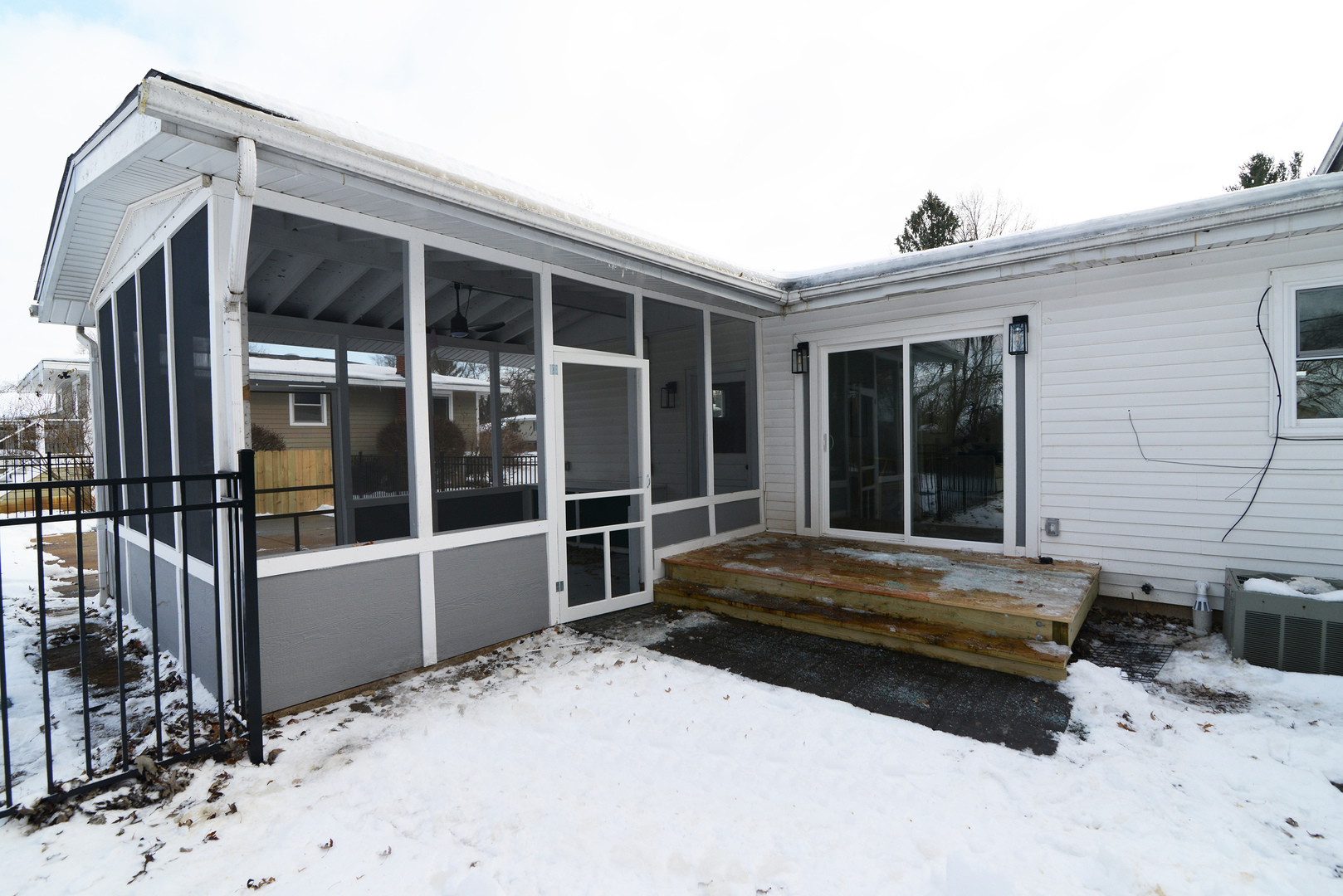 4818 Strong Road Crystal Lake, IL 60014 - Photo 25 of 31 a swimming pool with outdoor seating and yard
