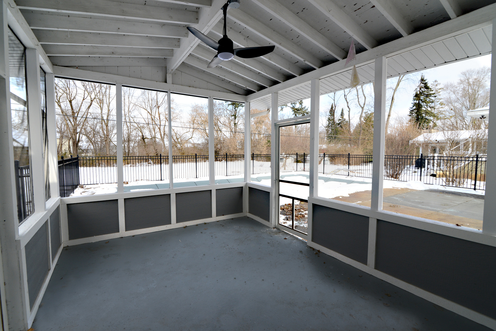 4818 Strong Road Crystal Lake, IL 60014 - Photo 26 of 31 a view of an empty room with window