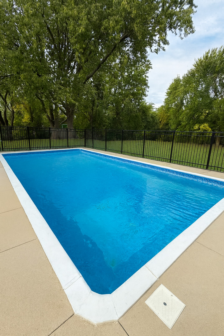 4818 Strong Road Crystal Lake, IL 60014 - Photo 28 of 31 a view of a tennis court