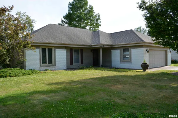 $159,500 | 1925 Riverview Drive, Macomb, IL 61455