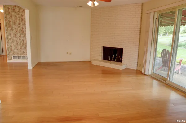 $159,500 | 1925 Riverview Drive, Macomb, IL 61455