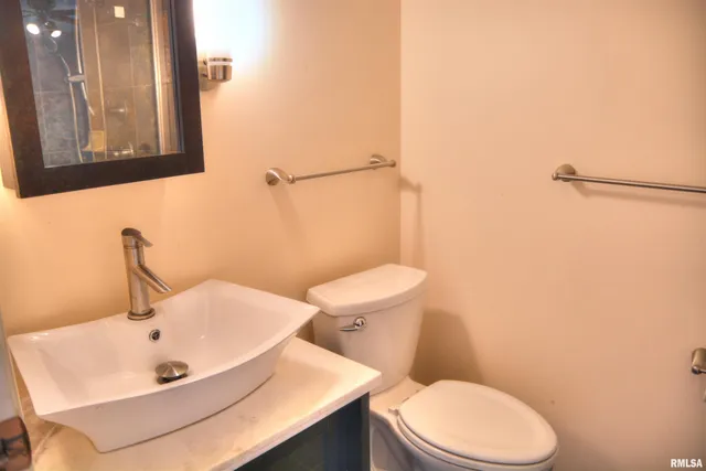 $159,500 | 1925 Riverview Drive, Macomb, IL 61455