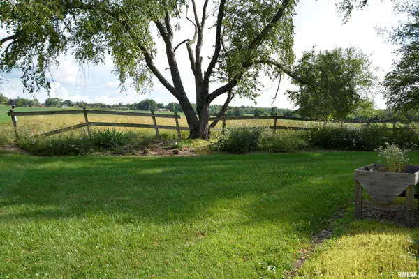 $159,500 | 1925 Riverview Drive, Macomb, IL 61455