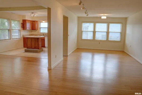 $159,500 | 1925 Riverview Drive, Macomb, IL 61455