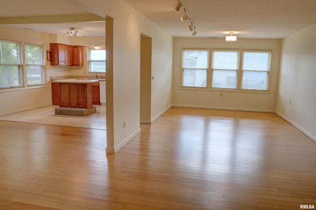 $159,500 | 1925 Riverview Drive, Macomb, IL 61455