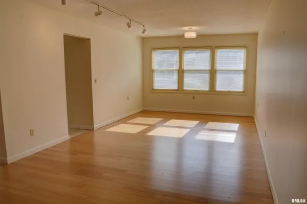 $159,500 | 1925 Riverview Drive, Macomb, IL 61455