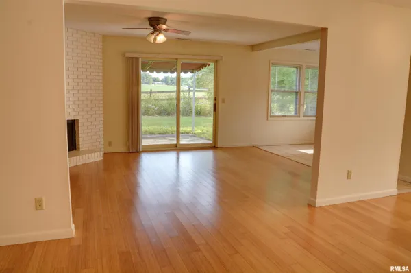 $159,500 | 1925 Riverview Drive, Macomb, IL 61455