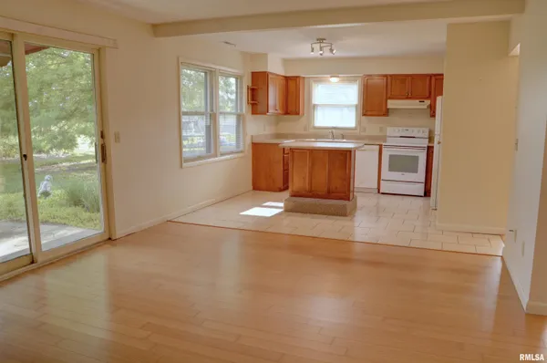 $159,500 | 1925 Riverview Drive, Macomb, IL 61455