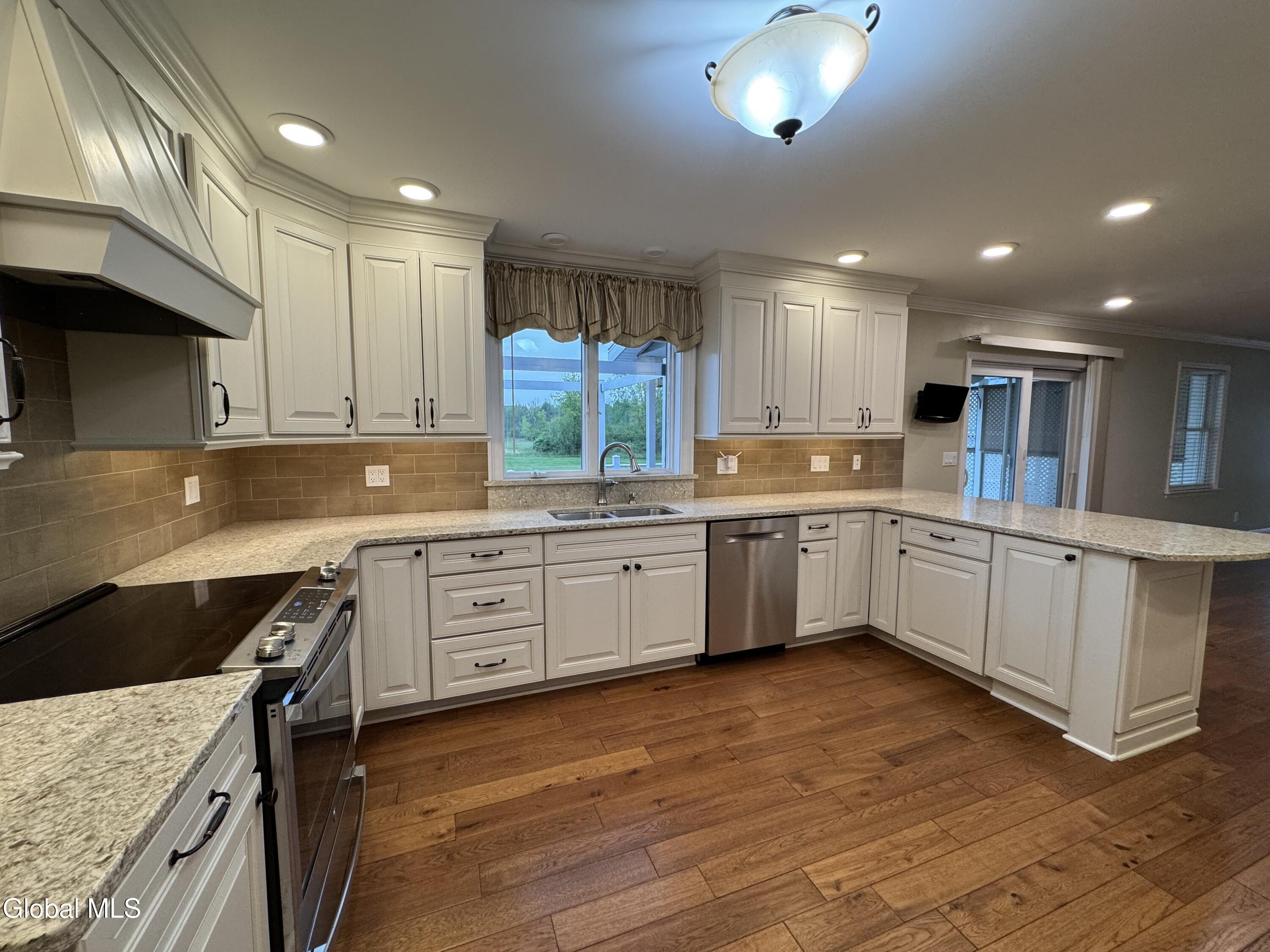 199 Ashdown Road Clifton Park, NY 12019 - Photo 8 of 66 IMG_3059