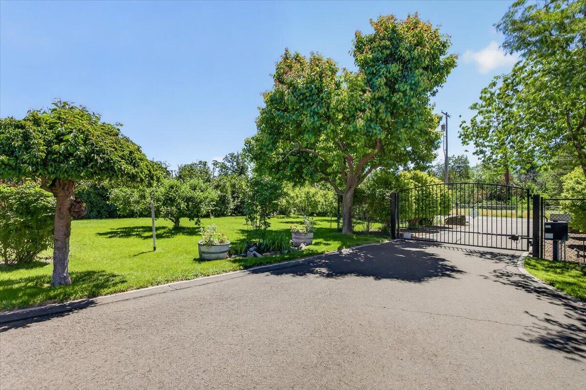 39 East Valley View Road Ashland, OR 97520 - Photo 58 of 73 69-69