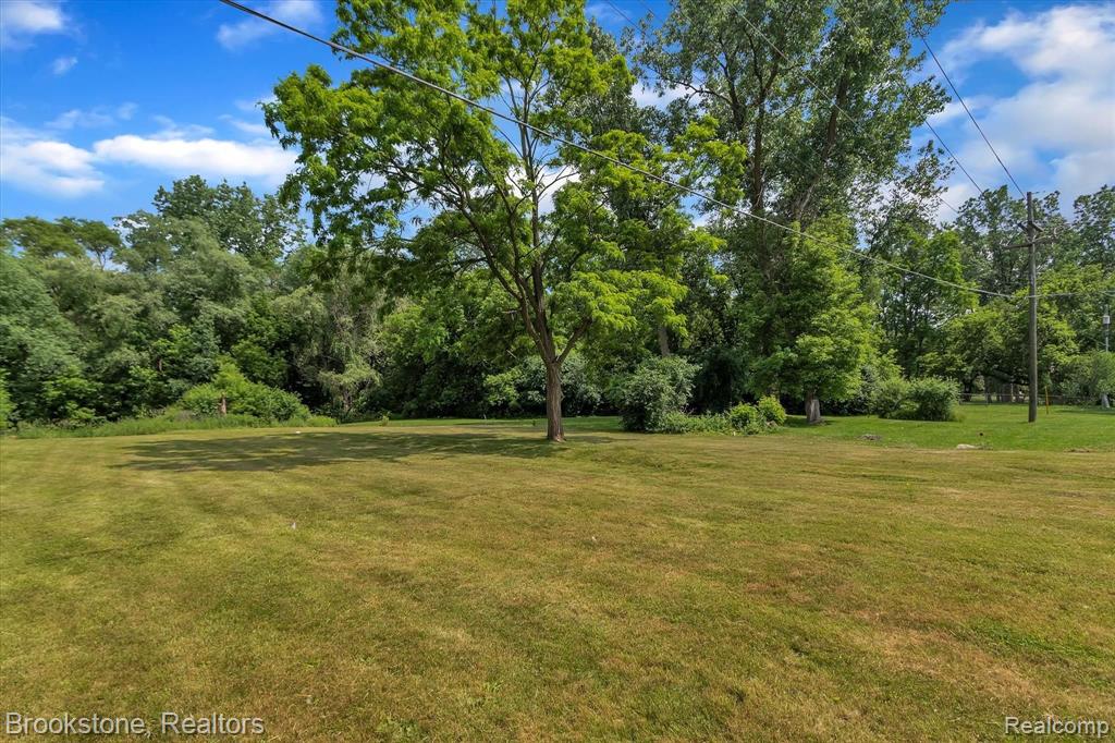 21038 Gill Road Farmington Hills, MI 48335 - Photo 16 of 25