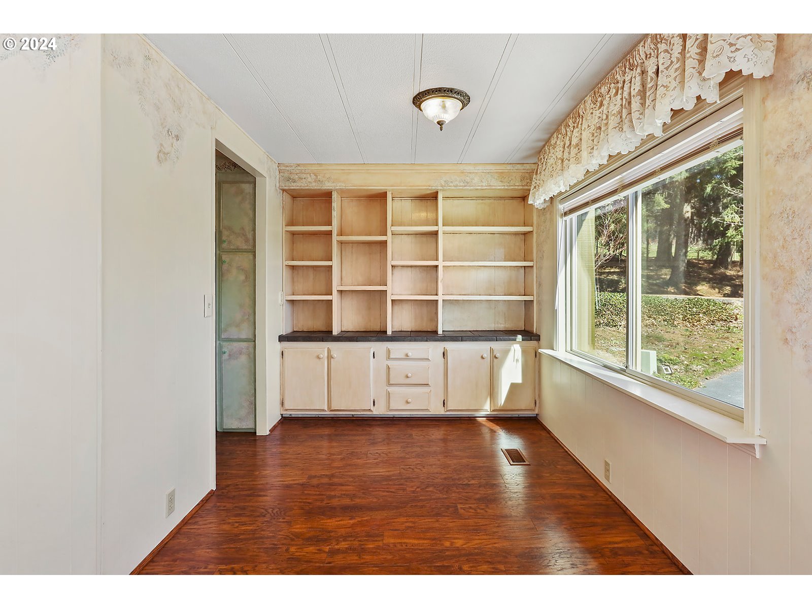 42 George Road Underwood, WA 98651 - Photo 12 of 45 a view of empty room with wooden floor and fan