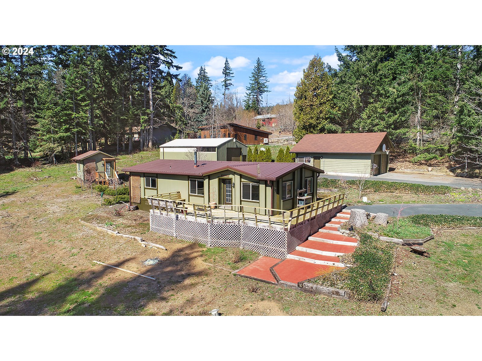 42 George Road Underwood, WA 98651 - Photo 43 of 45 a balcony with table and chairs